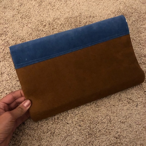 Micro suede clutch, snap close... NWT 👛 - Picture 2 of 3